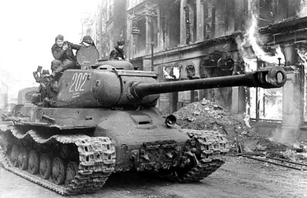 ИС-2: как проявил себя в бою самый мощный советский танк Великой  Отечественной - Рамблер/новости