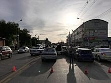 Пьяный на Honda протаранил пять автомобилей, стоящих на светофоре в Омске