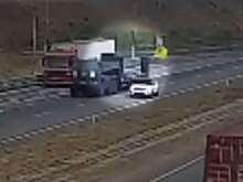 На трассе М-4 водитель легкового авто врезался в стоящий на обочине грузовик