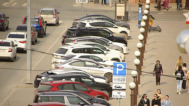 Круглосуточные платные парковки откроют в Тюмени 15 сентября