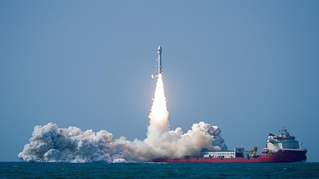 Китай запустил с моря коммерческую ракету с семью спутниками