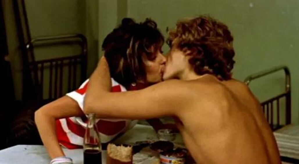 В конце 80-х не было в СССР девушки популярнее, чем Наталья Негода — исполнительница главной роли в фильме «Маленькая Вера». 