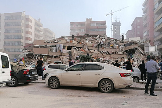 Губернатор Измира сообщил о разрушении 20 домов при землетрясении