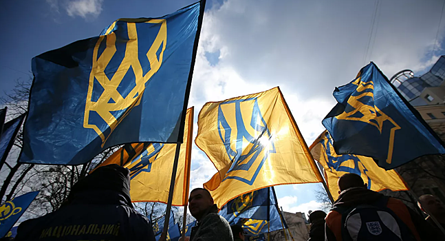 На украинской администрации появился баннер с Бандерой