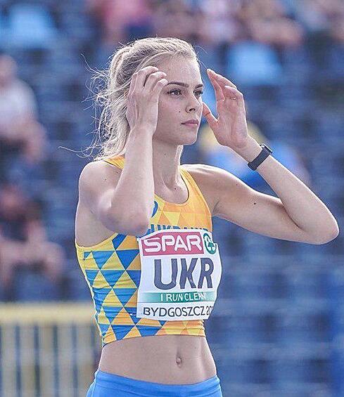 Украинка взяла высоту 2,02 метра, тогда как россиянка стала только третьей с результатом 1,98 метра. 