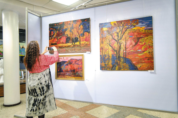 Вера в силу живописи: в Самаре показали картины советского классика