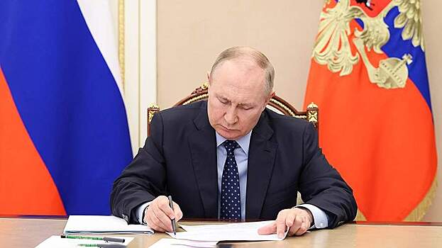 Путин подписал закон о лишении приобретенного гражданства России