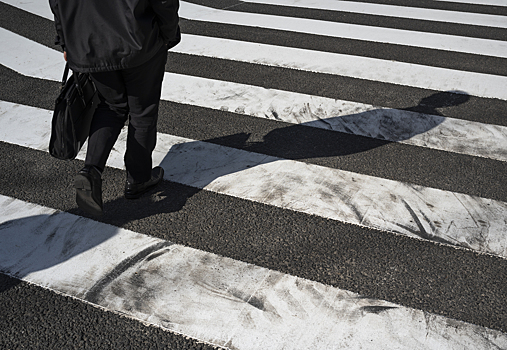 В Свердловской области машина насмерть сбила мальчика, бежавшего навстречу матери