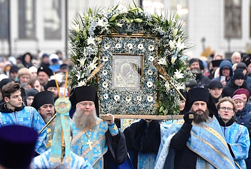 Как провести осеннюю Казанскую: крестные ходы, свадьбы и пироги