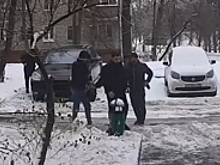 Сотрудники московской полиции по горячим следам задержали подозреваемых в разбое