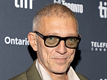 Возлюбленная Касселя снялась в крошечном лифе и мини-юбке