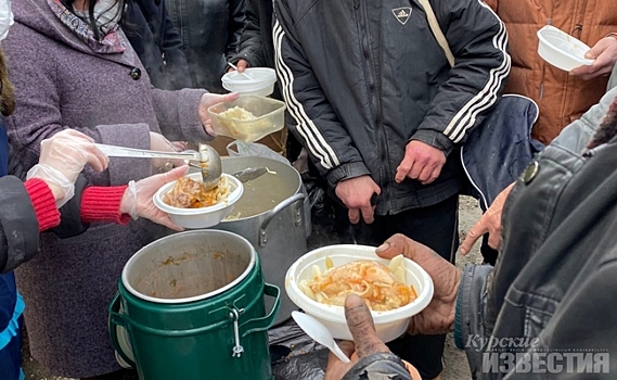 В Курске прошел 274-й благотворительный обед для бездомных