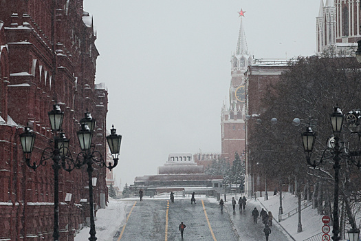 Балканский циклон засыплет Москву снегом, в столице объявили «желтый» уровень опасности. На сколько вырастут сугробы?