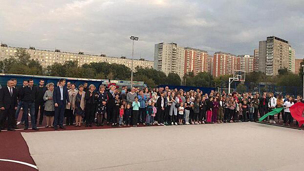 Мини-стадион вместо старой хоккейной коробки. Новую спортплощадку открыли в Котельниках
