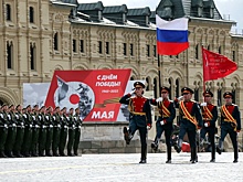 Курянин открыл военный парад в Москве