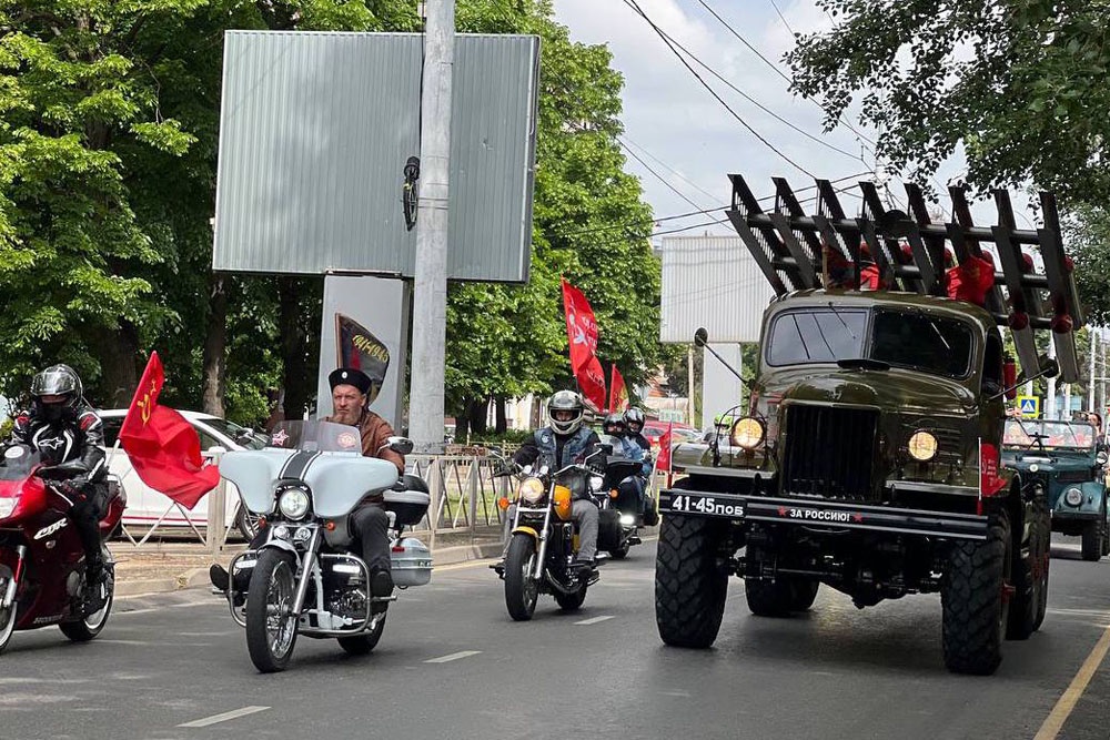 В Краснодаре в честь Дня Победы развернули двухкилометровую Георгиевскую ленту