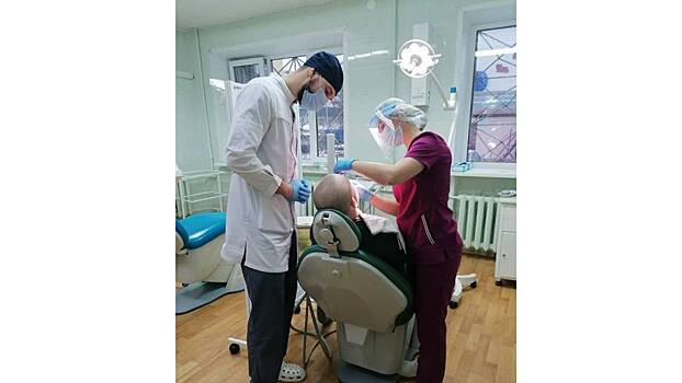 Студенты-стоматологи проходят практику в вологодской поликлинике