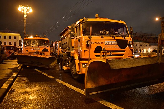 Городские службы Москвы приступили к противогололедной обработке улиц