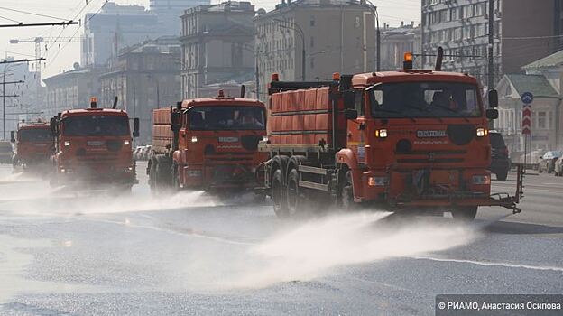 Московские дороги, дворы и тротуары в третий раз после зимы промоют шампунем