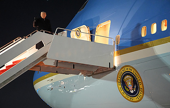 Белый дом: у самолета Трампа после взлета зафиксированы неполадки