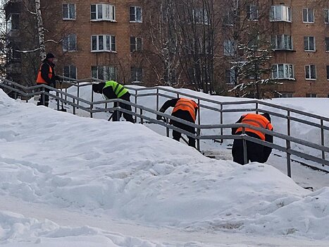 Должников направили убирать улицы в Петрозаводске и Заозерье