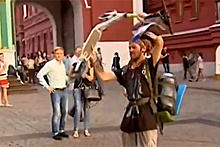 Петербуржец доехал до Красной площади на самокате
