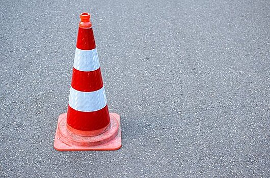 Во дворе на улице Цандера залатали яму