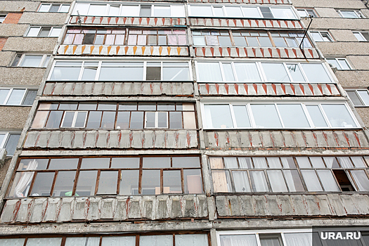 Силовики опровергли информацию о мужчине, выпавшем с балкона в Екатеринбурге