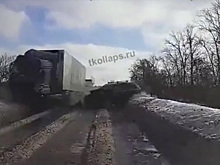 Последствия ДТП с участием большегруза в Петербурге показали на видео