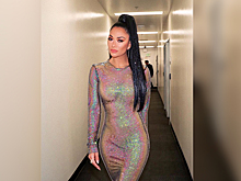 Шерзингер в сверкающем наряде, Рудова в красном мини-платье и другие яркие образы звезд за неделю