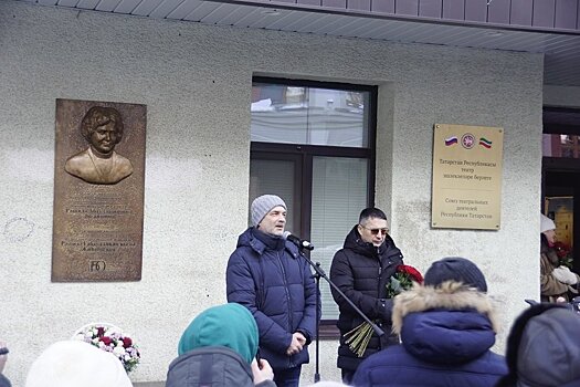 День артиста в Казани: "Омут" для пенсионеров и мемориальная доска "маме театра"