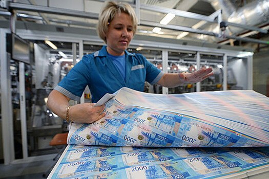 Зампред ЦБ Белов: выпуск пластиковых банкнот в России не планируется