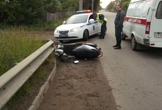 В Балаковском районе подросток на скутере врезался в иномарку