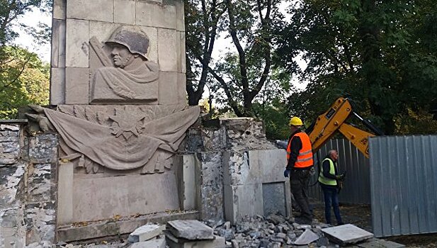 МИД осудил Польшу за снос памятников Красной армии
