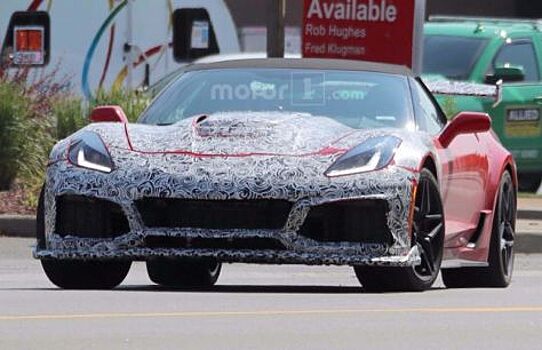 В сети появились шпионские фото интерьера Chevrolet Corvette ZR1