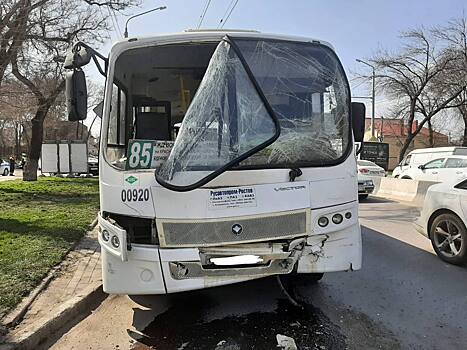 В Омске в ДТП с автобусом пострадали четыре человека