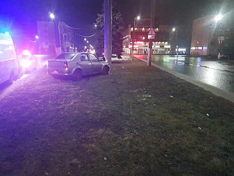 В Твери водитель влетел в столб