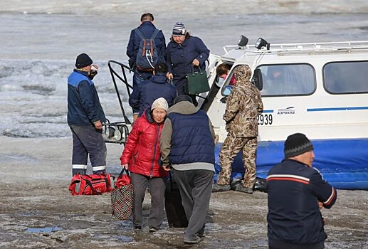 Попытка властей отрегулировать движение через Лену потерпела фиаско