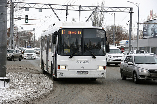 "Мимо кассы": в Самаре кондуктора автобуса № 26 заподозрили в недобросовестной работе