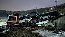 Ущерб на миллион? Во Владивостоке автовоз с дорогими иномарками устроил масштабное ДТП