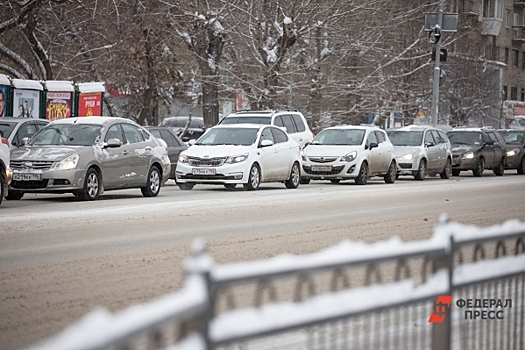 В Новосибирске столкнулись сразу 15 автомобилей: образовалась массовая пробка