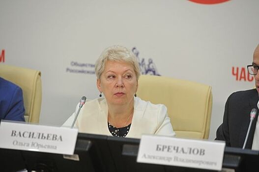 Министр образования РФ призвала проводить скромные выпускные в школах