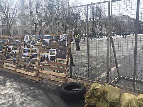 Националисты устроили митинг у посольства России в Киеве