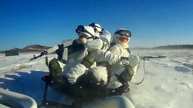 Спецоперация в экстремальный мороз: курсанты научились вести бои в Арктике