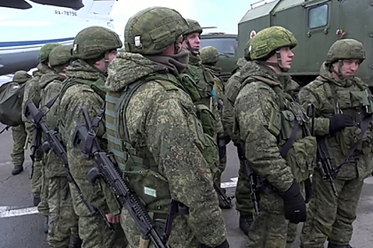 Военные начали усиленное патрулирование всех улиц Алма-Аты с оружием наизготовку