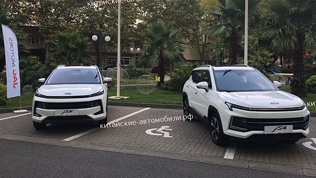 Марка JAC презентовал в Сочи кроссоверы JS6 и JS4, а также лифтбэк J7 для России