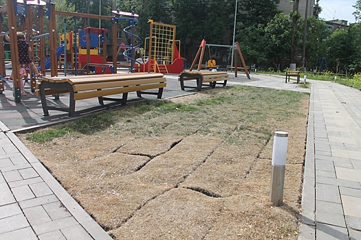 Некомфортная среда: новые детские площадки в Ростове уже начинают разрушаться
