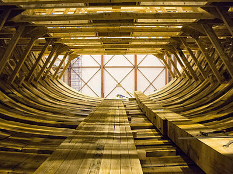На верфи яхт-клуба в Санкт-Петербурге строится реплика корабля "Полтава"