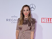 Ведущая Анфиса Чехова пришла на линейку к сыну с его папой и будущим отчимом