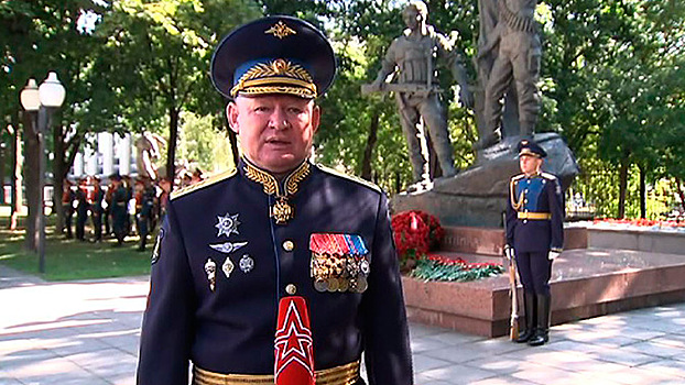 Андрей Сердюков поздравил десантников с Днем ВДВ